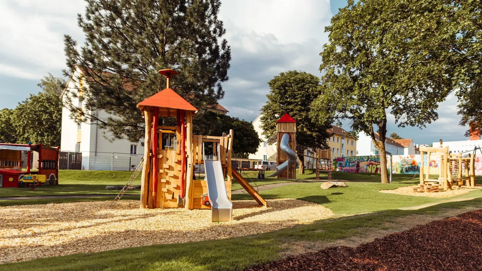 Die Stadt Marktredwitz hat für den Fotowettbewerb „Städtebauförderung verbindet“ ein Bild der Neugestaltung des Spielplatzes in der Hirschberger Straße eingereicht. (Bild: Timo Nachbar)