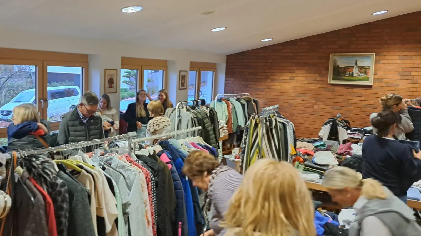 Die Besucherinnen fanden ein vielfältiges Angebot vor (Bild: Anja Heiß)