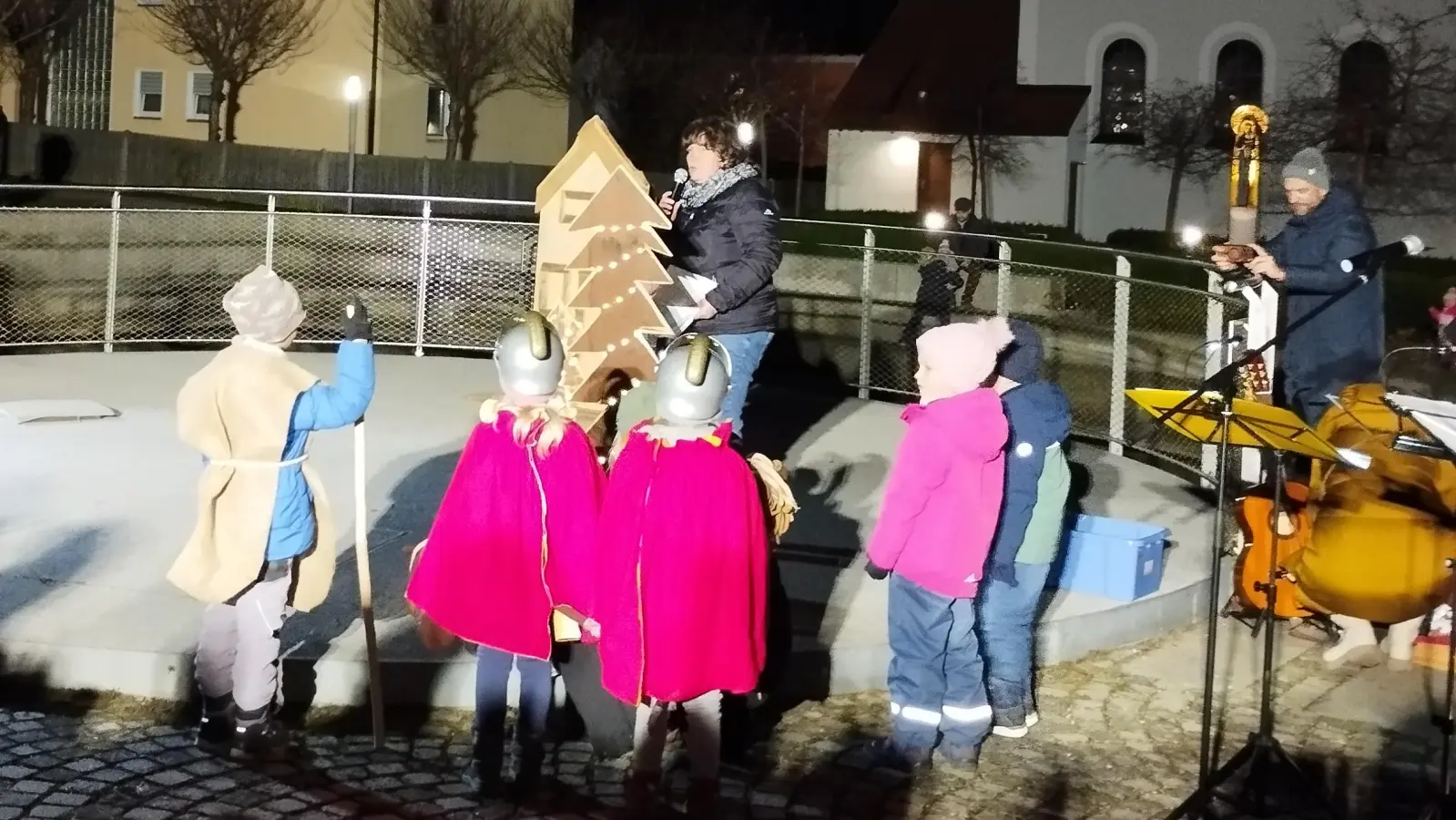 Die Geschichte des heiligen Martin wurde von den Vorschulkindern nachgespielt. (Bild: Regina Kießling)