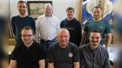 Eine starke Mannschaft, die mit großem Vertrauen wieder bestätigt wurde. Sitzend von links: Maximilian Bär, Wolfgang Bock und Andreas Bär. Stehend von links: Johannes Pröls, Joachim Wagner, Jonas Lederer und Tobis Witt. (Bild: Fred Lehner)