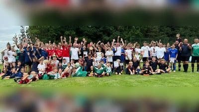 Die Freude am Fußball stand bei den Dorfmeisterschaften in Störnstein im Vordergrund. (Bild: Martin Staffe)