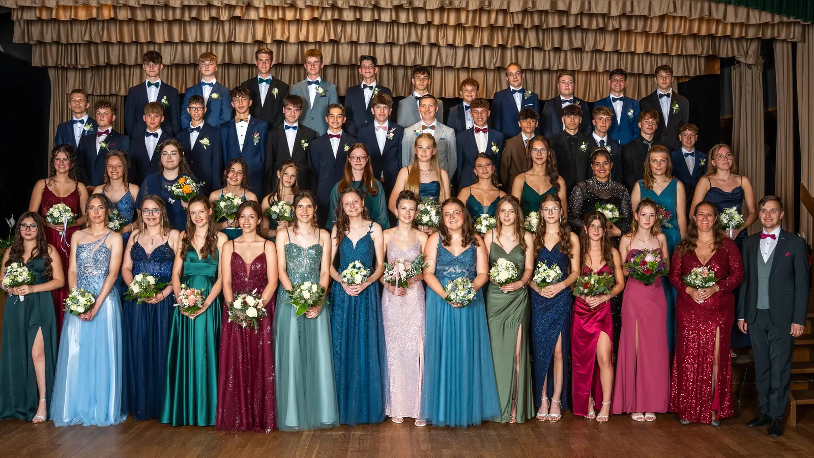 26 Paare feierten den Abschlussball ihres Tanzkurses im Kolpingsaal (Bild: Heidi Kurz)