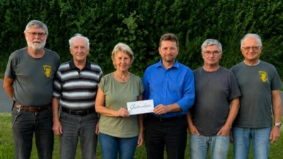 Dank an Friedhofshelferin Renate Weigl in Hermannsreuth. (Bild: Wolfgang Weber)