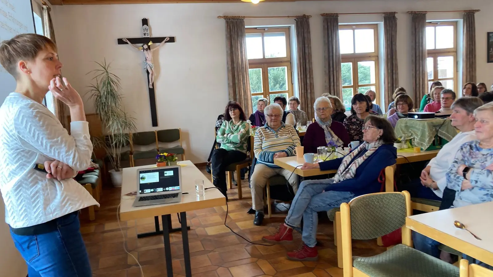 Michaela Blattnig schaffte es, die Frauen zu stärken für die 2. Lebenshälfte. (Bild: Sieglinde Schärtl)