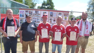 Verdiente Auszeichnungen: (von links) Ehrenpräsident Hans Heibl, Vizeclubchef Gerhard Lehner, Horst Siebert, Erhard Rothballer, Rudi Siebert, Neumitglied Bürgermeister Julian Kraus. (Bild: Siegfried Bock)