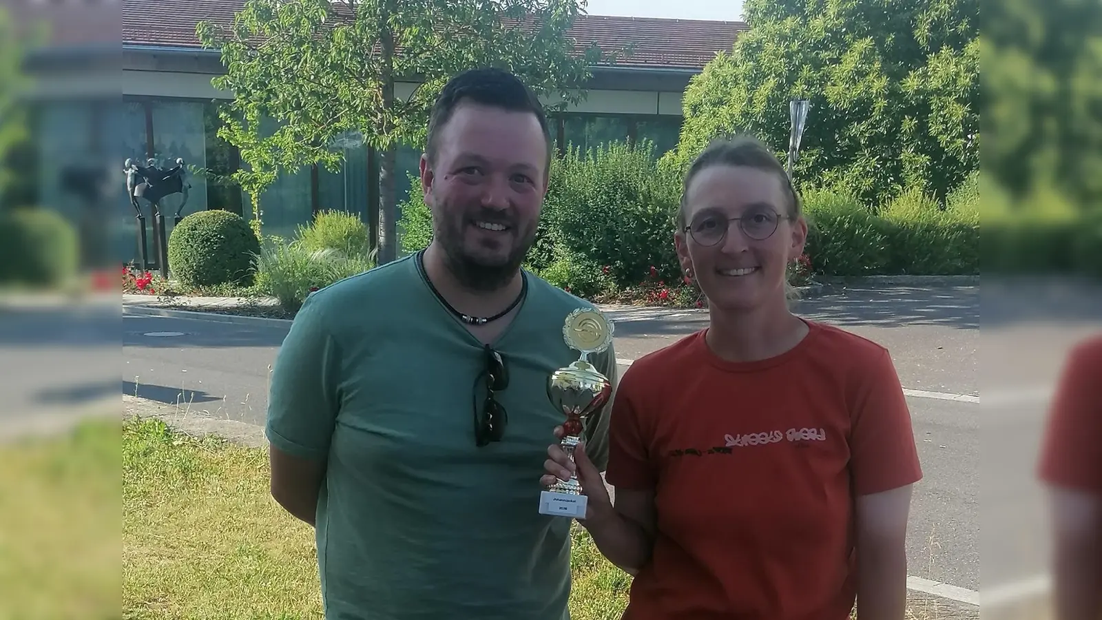 Die Gewinnerin des Johanni-Pokals Manuela Geitner und der Erste Schützenmeister Johannes Wenkmann (Bild: Hermann Schmidt)