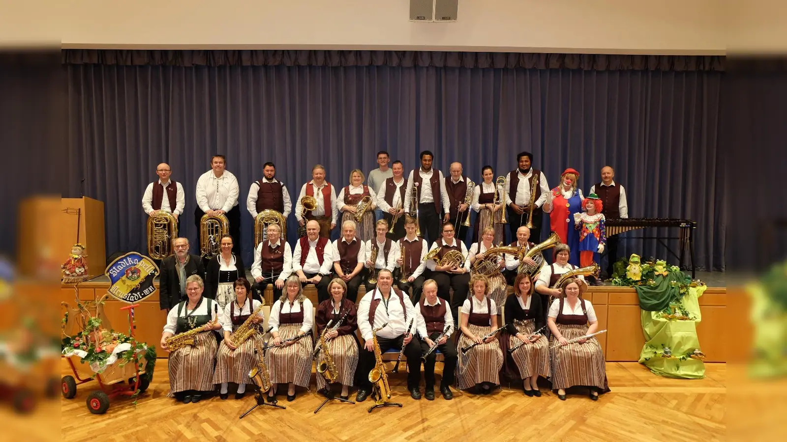 Stadtkapelle und Veeh-Harfen-Orchester gastieren am Sonntag in der Neustädter Stadthalle. (Bild: kwl)