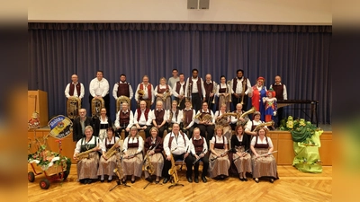Stadtkapelle und Veeh-Harfen-Orchester gastieren am Sonntag in der Neustädter Stadthalle. (Bild: kwl)