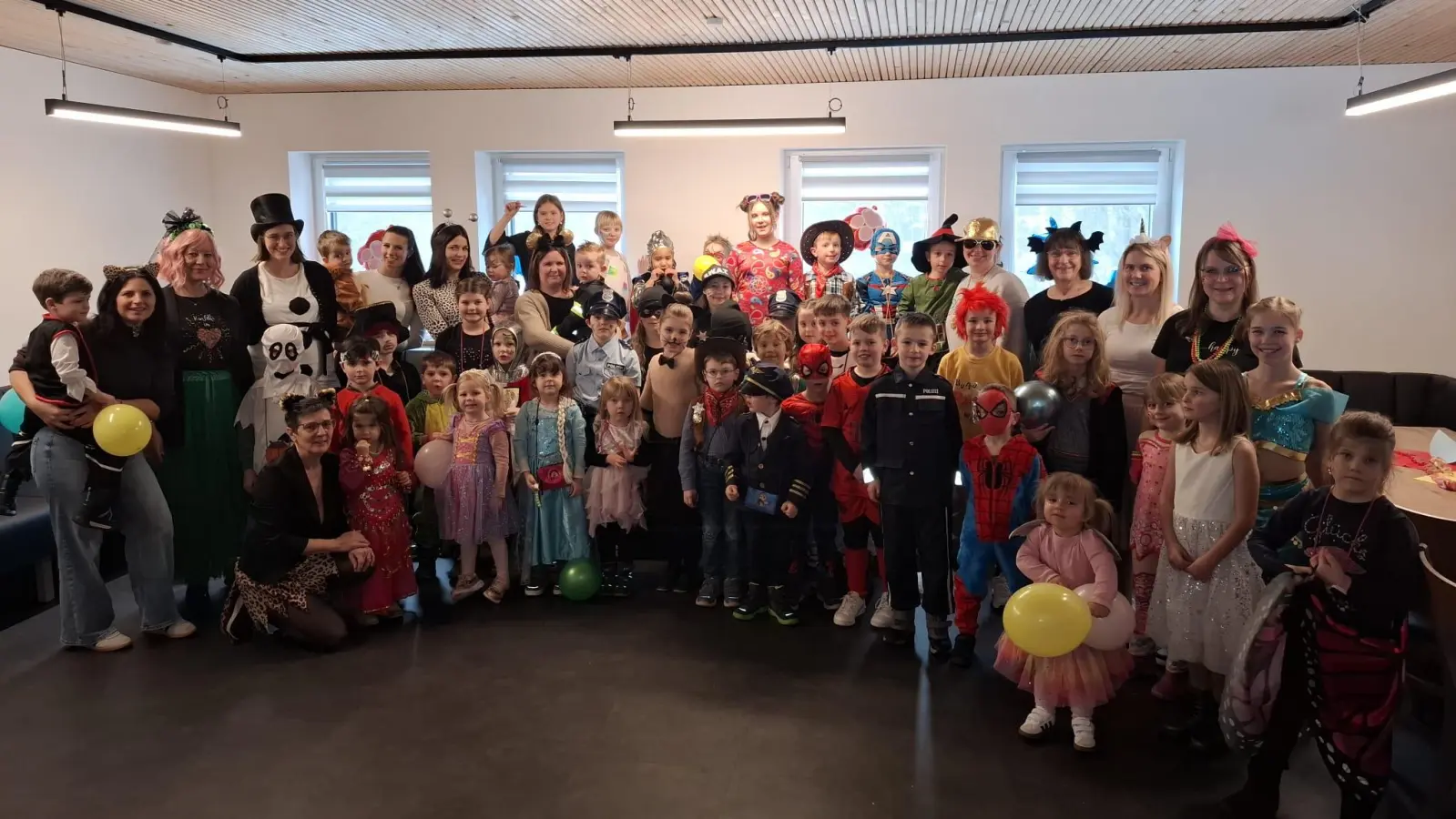Gruppenfoto mit allen teilnehmenden Kinder (Bild: Yvonne Zwerenz-Gräf)