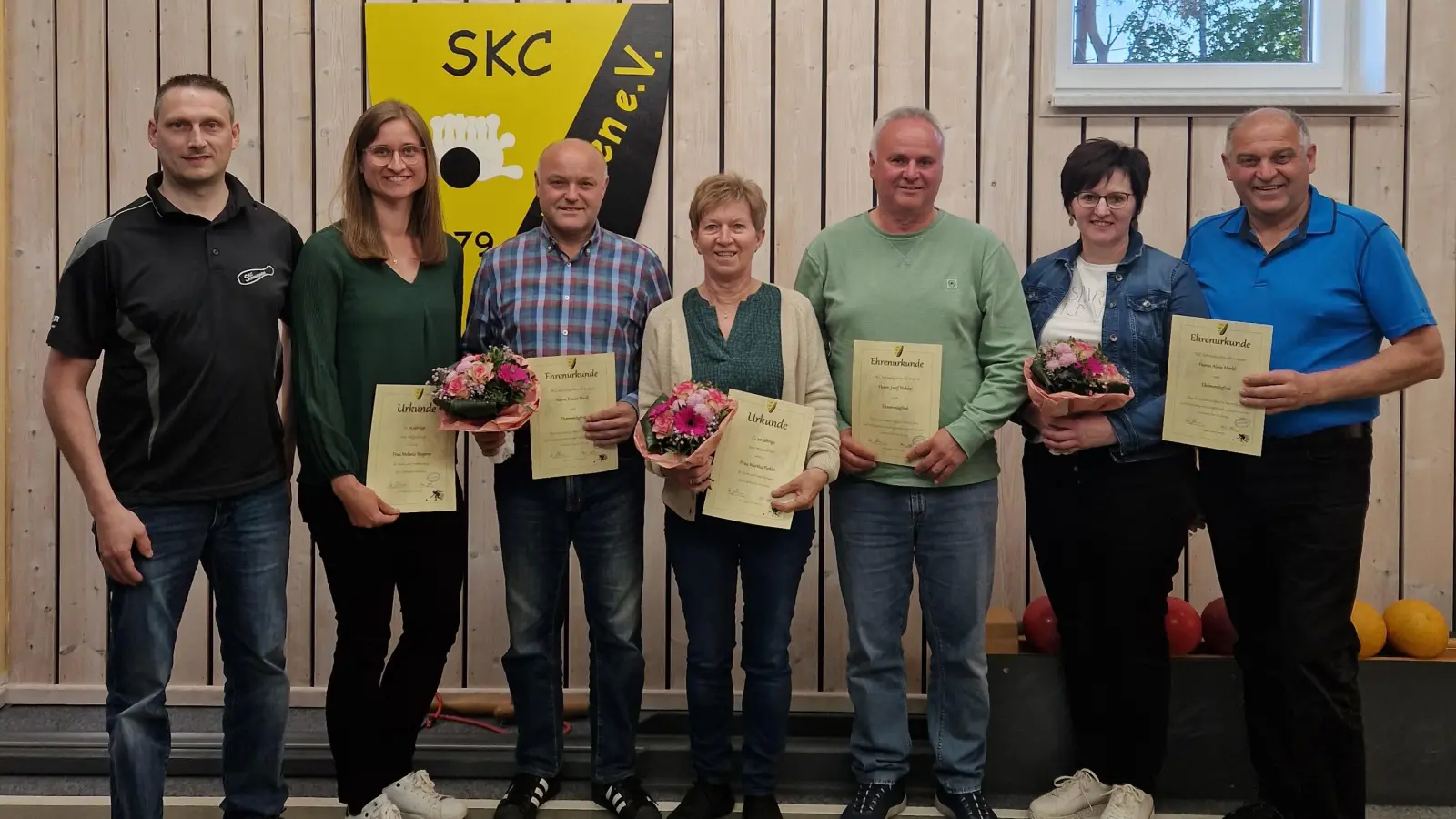 1. Vorstand Johannes Ries, Melanie Seegerer, Erwin Neidl, Martha Piehler, Josef Piehler, Annemarie Merkl, Alois Merkl (von links). (Bild: Carolin Merkl)