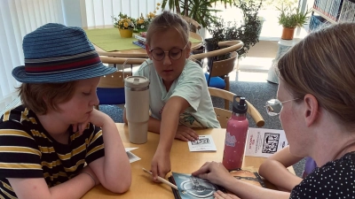Kinderferienclub zu Gast in der Stadtbibliothek Neustadt. (Bild: Marion Helgert)