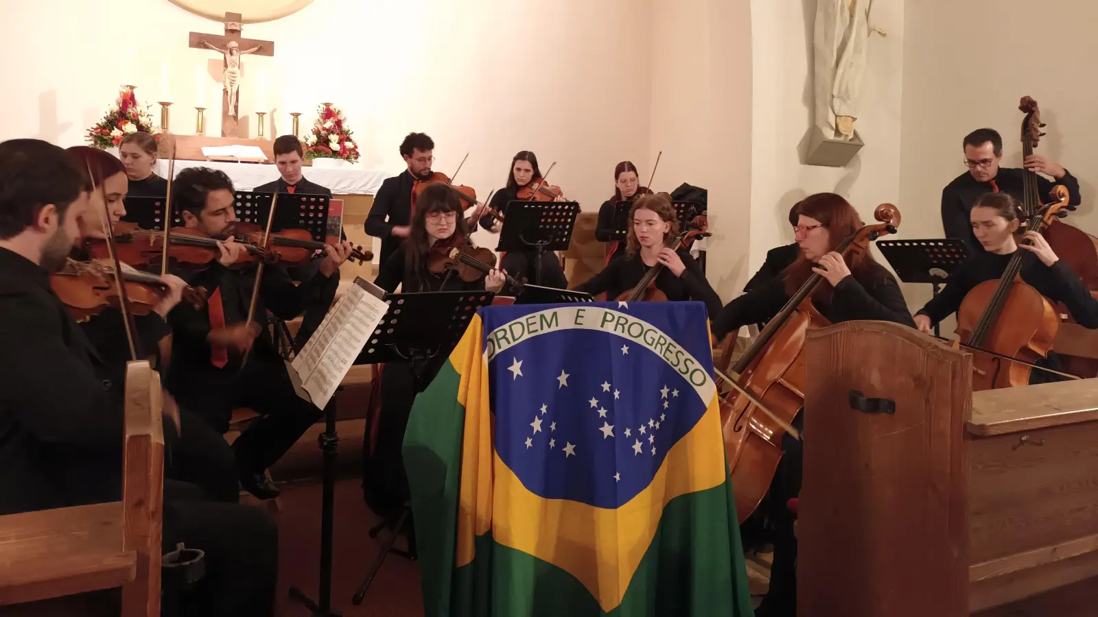 Orchester Camerata aus Ivoti in Südbrasilien in der Christuskirche in Schwend  (Bild: Gerda Stollner)