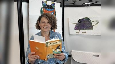 Christine Willfurth stellte bei der BHS Corrugated ihren Roman für Kinder „Adeline und die Reimmaschine” vor.  (Bild: Martin Stangl)