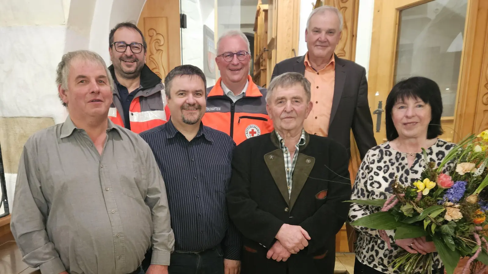 Vorstandschaft mit Geehrten und Spendenempfängern (Bild: Georg Redl)