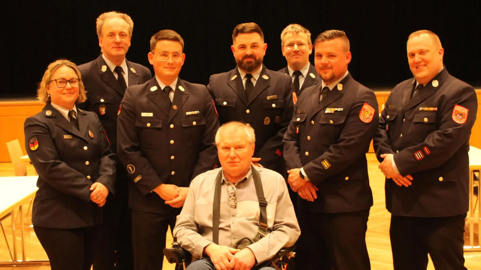 V. l. n. r.: stellv. Vorsitzende Andrea Leopold, Wolfgang Huber, 1. Vorsitzender Max Schwarz, Quirin Gierisch, 1. Bürgermeister Sebastian Giering, Martin Schmidberger, 1. Kommandant Dominik Lang, stellv. Kommandant Marco Spranger. (Bild: Max Schwarz)