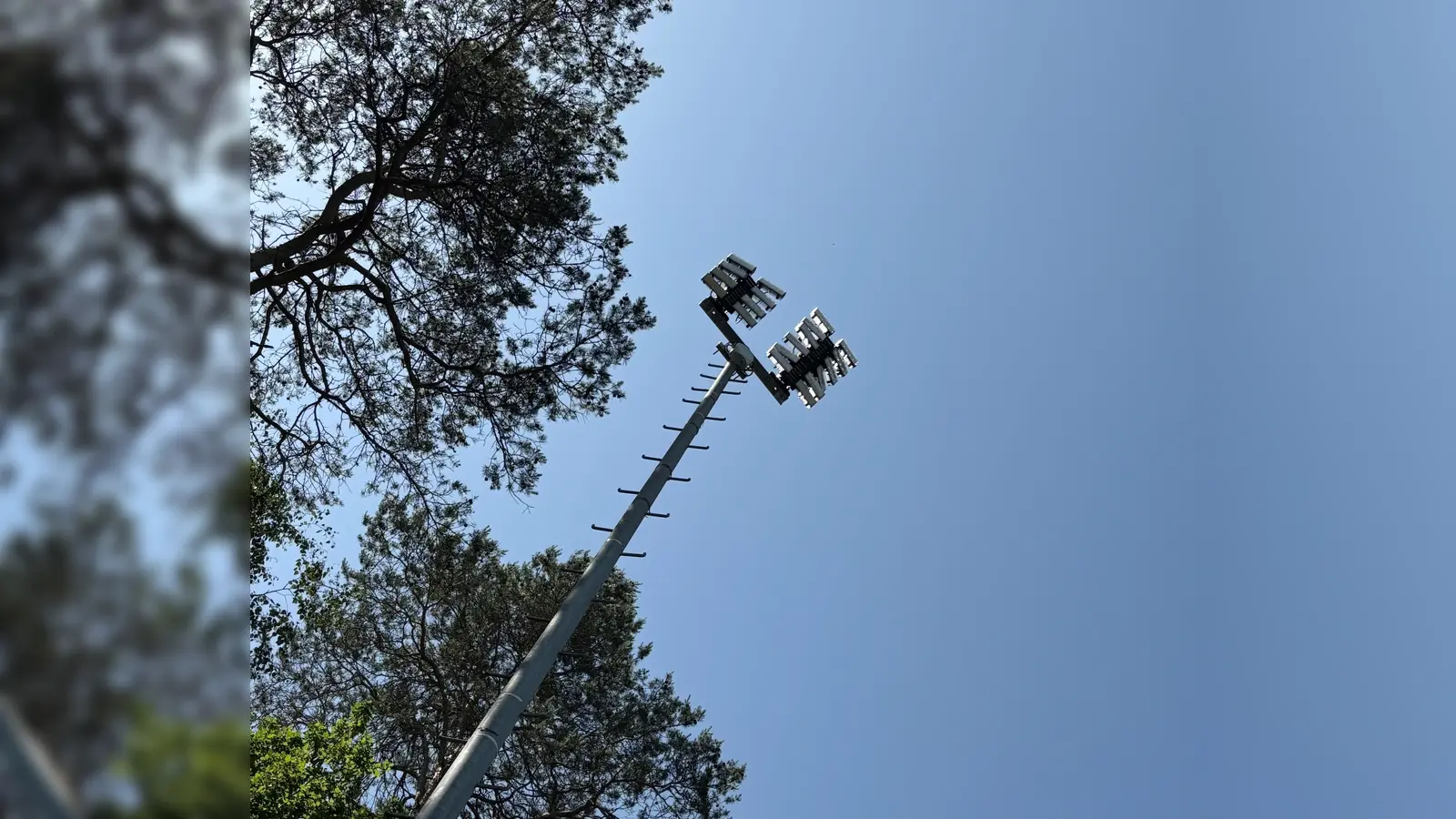 Flutlicht mit umgerüsteten LED-Strahlern (Bild: Patrick Horn)