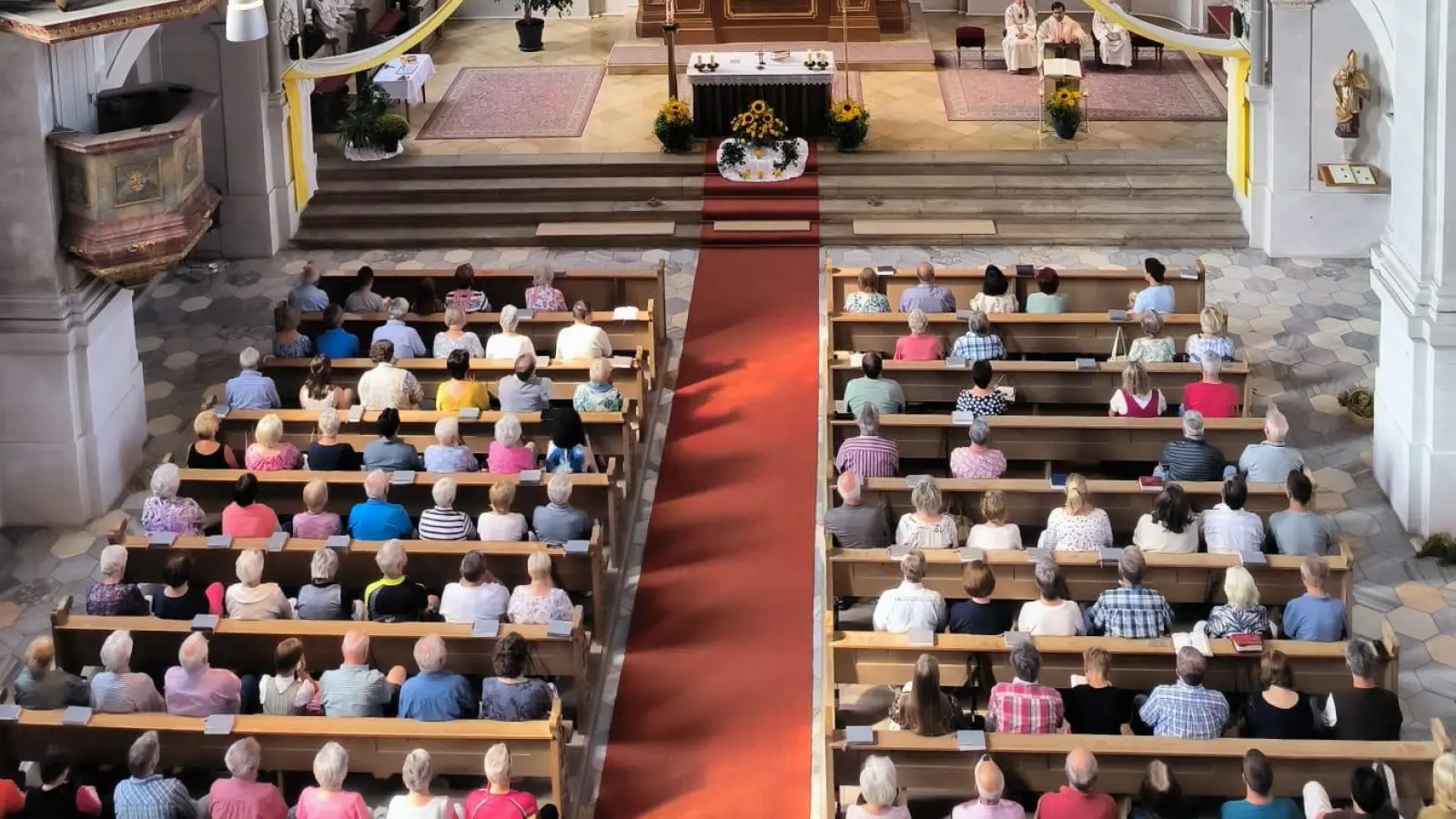 Der Festgottesdienst an Maria Himmelfahrt mit Pater Martin. (Bild: Katharina Schnurrer)