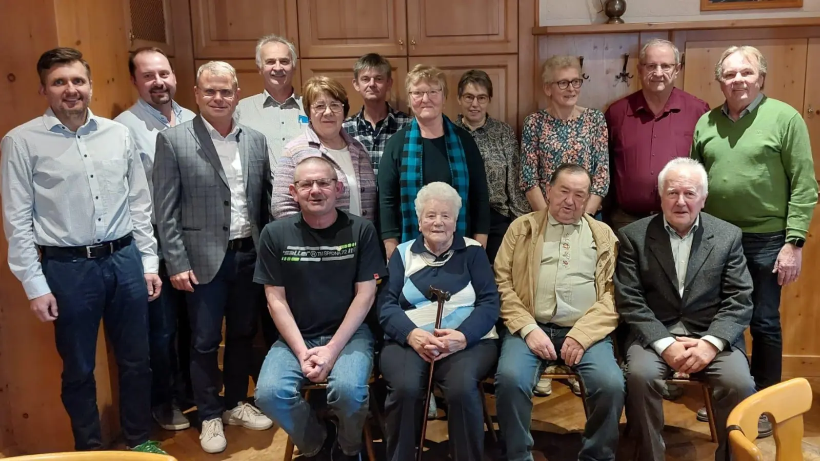 Geehrte und Ehrengäste (Bild: Heike Heimerl)