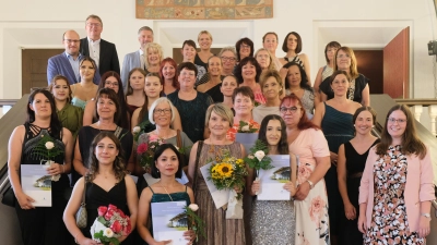 21 Pflegefachhelfer der Pflegefachschule des Klinikum St. Marien haben ihr Examen in der Tasche (Bild: Sandra Dietl )