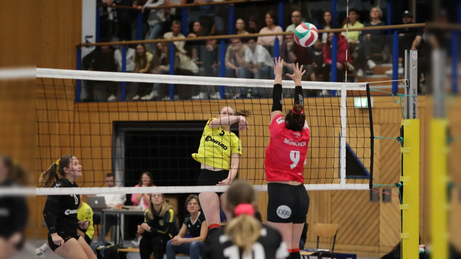 So wie beim Spiel vergangenes Wochenende gegen München-Ost wollen die Hahnbacher Volleyballerinnen auch an diesem Wochenende punkten. (Bild: Andreas Emmel)