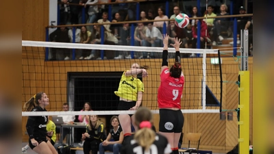So wie beim Spiel vergangenes Wochenende gegen München-Ost wollen die Hahnbacher Volleyballerinnen auch an diesem Wochenende punkten. (Bild: Andreas Emmel)