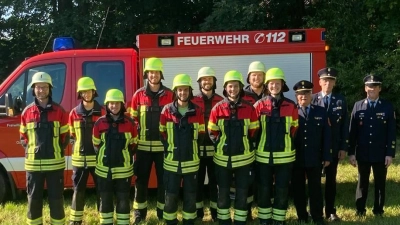 „Die Truppe im Löscheinsatz”: Christoph Dumler, Fabian Dumler, Sabrina Murr, Moritz Schraml, Lukas Vogl, Dominik Schiml, Florian Schiml, Johannes Reindl, Nina Dumler (von links). (Bild: Christoph Dumler)