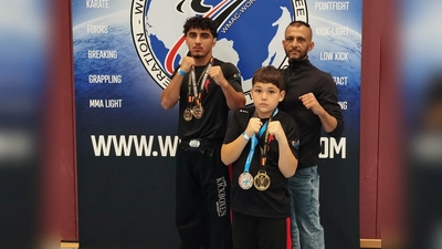 Bild: Bernadette Haller Hinten links: Marsel Darwish und Trainer Ali Dayekh Vorne: Hassan Dayekh (Bild: Dayekh Ali)