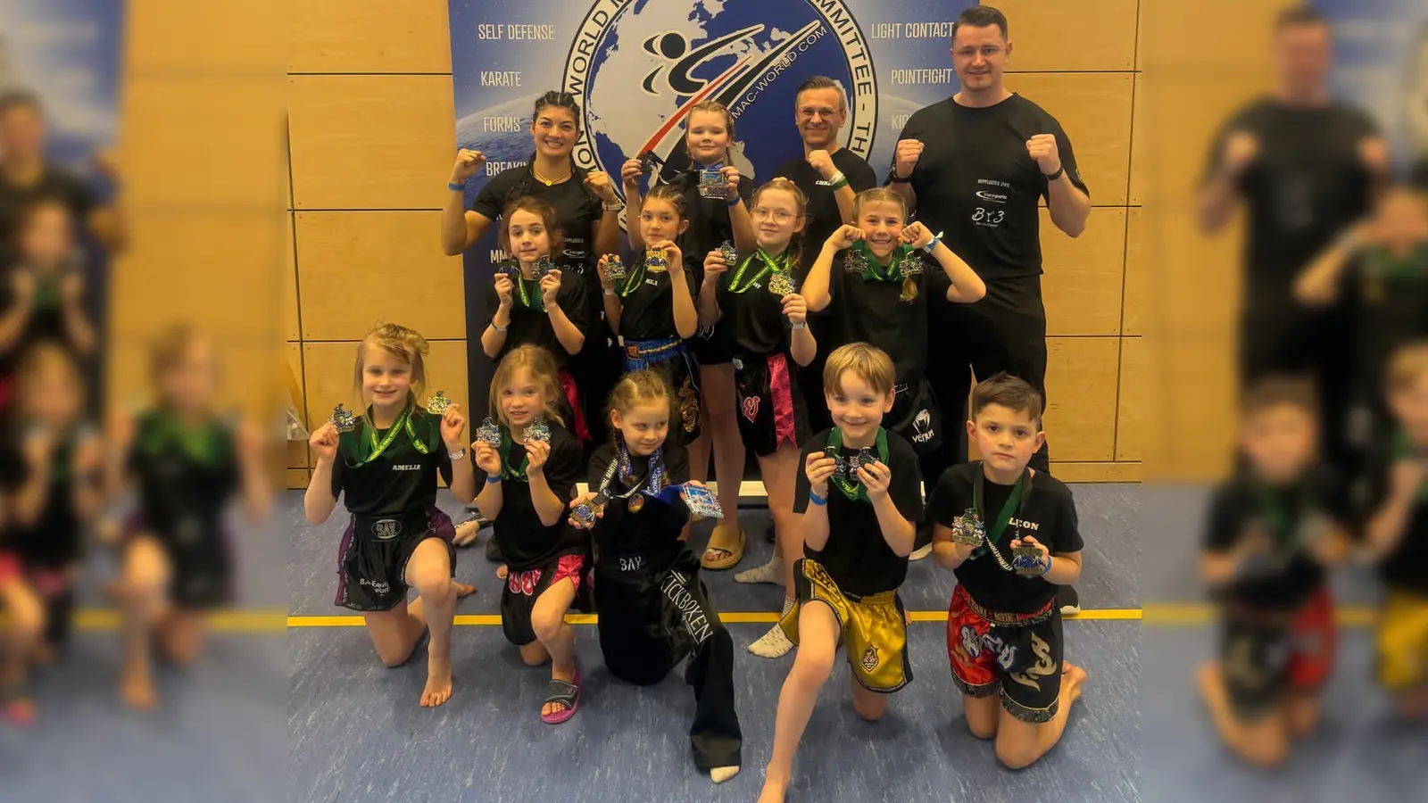 von links: Amelia Falk, Luisa Pürner, Isabell Jung, Jenny Wurster, Luise Fizia, Mila Wurster, Marie Koeschemann, Ludwig Koschemann, Christian Pürner, Romy Müller, Erich Aul, Leon Wurster (Bild: Kathrin Koschemann)