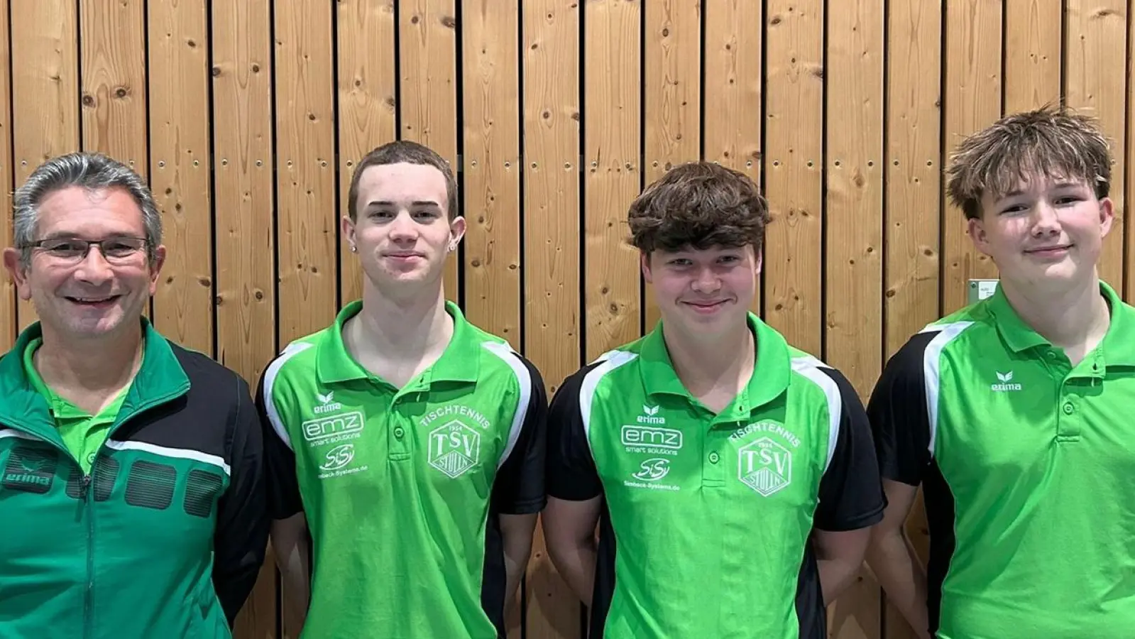 Die Meistermannschaft von li. Erich Kneißl (Trainer), Yannick Brill, Jonas Balk, Korbinian Hübbers, es fehlt Max Wagner.  (Bild: Stefan Kneißl)