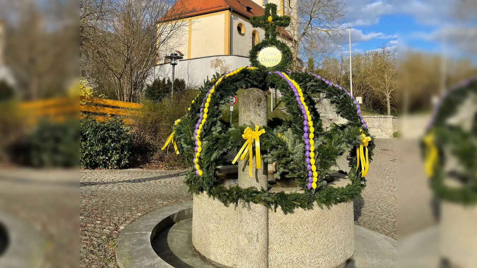 Osterbrunnen am Dorfplatz Oberköblitz (Bild: Maria Schlögl)