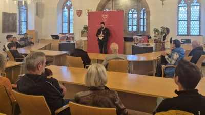 Erster Bürgermeister Stefan Frank beglückwünschte die Gewinnerinnen und Gewinner.  (Bild: Sarah Strauß )