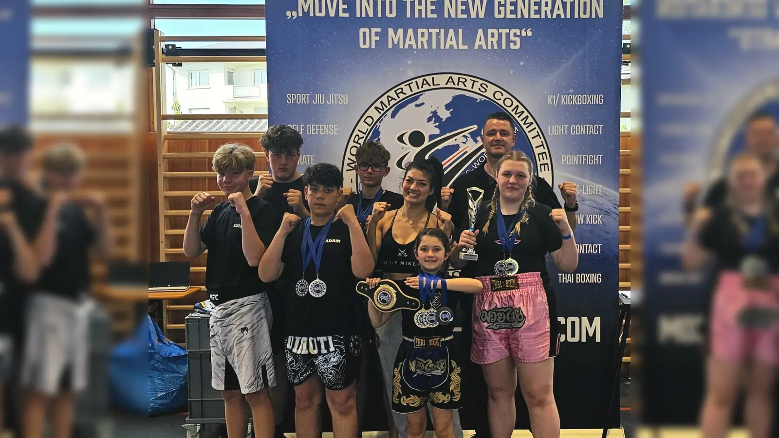 v.l. Luis Müller, Leon Hovhannisyan, Adam Alhawari, Max Fizia, Jenny Wurster, Mila Wurster, Erich Aul, Laura Paßler (Bild: Thomas Petek)