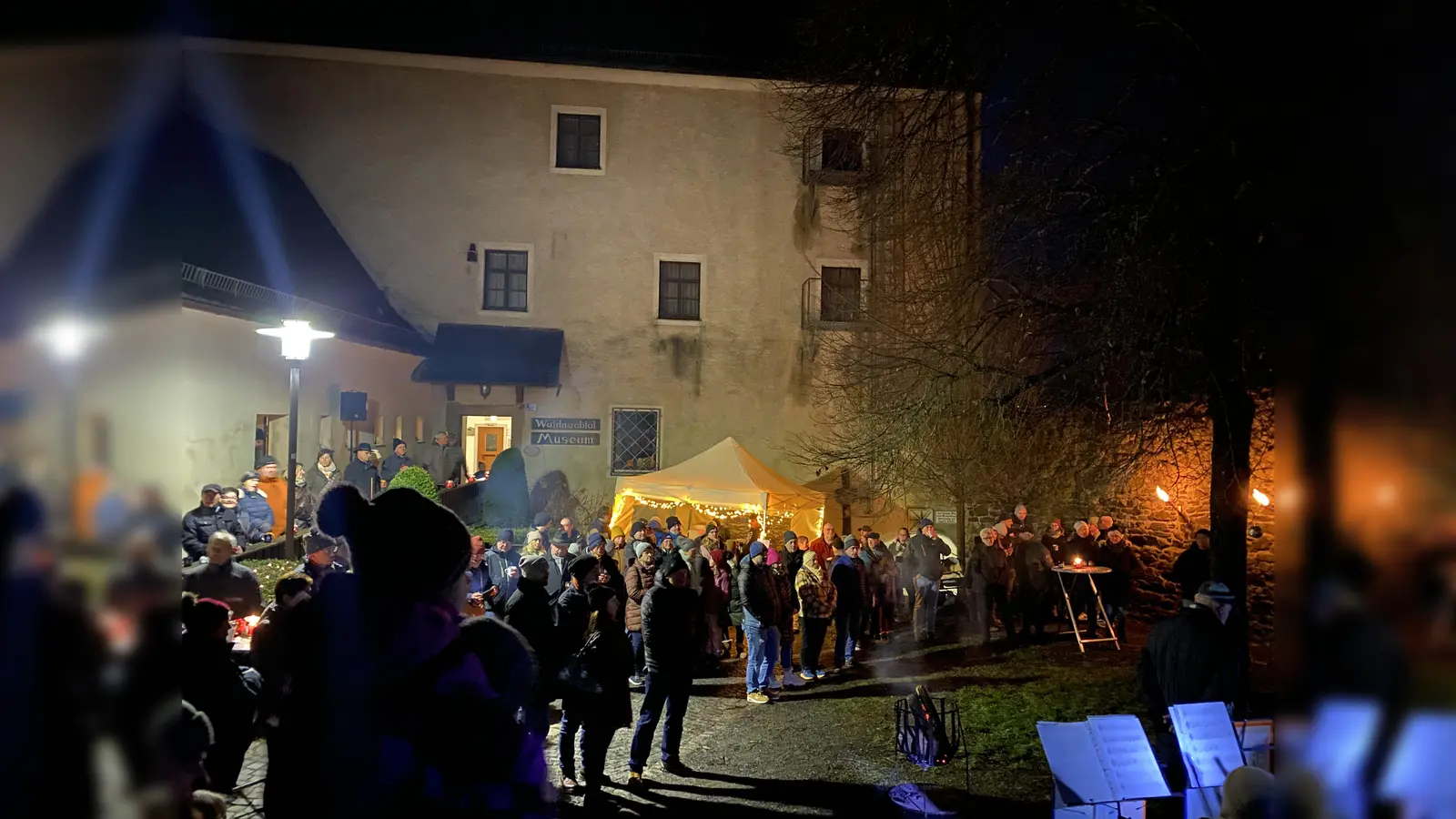 Burgweihnacht der „Neuhauser Boum“. (Bild: Barbara Liebs)