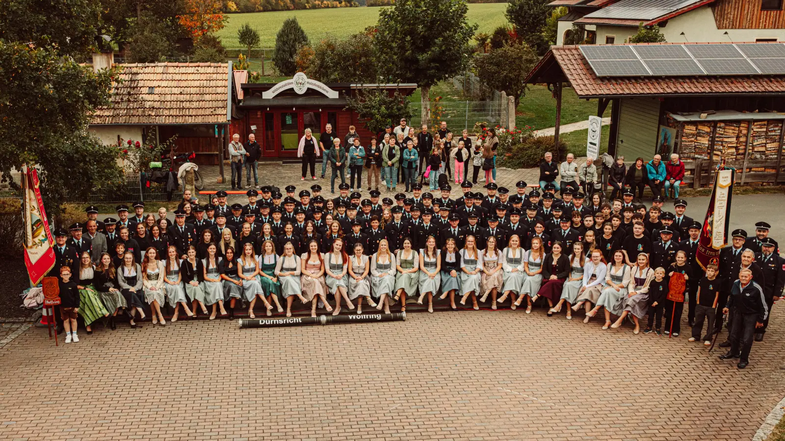 Feuerwehr Dürnsricht - Ehrenpatenbitten - Gruppenbild.  (Bild: Martin Kindl)