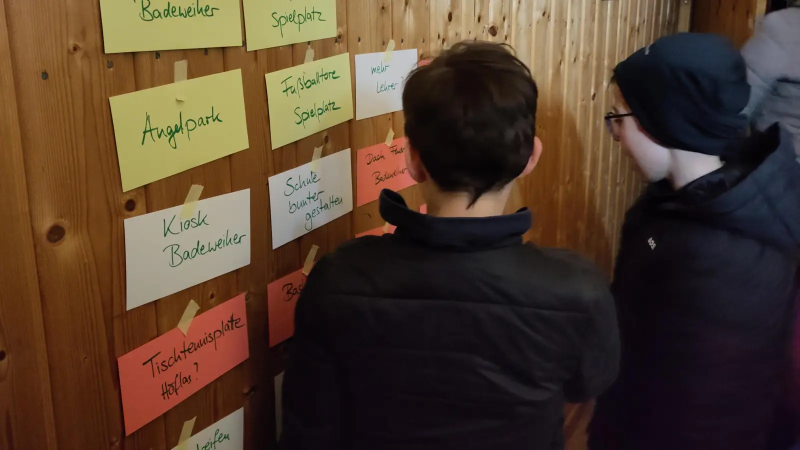 Workshop in der Jugendgruppe (Bild: Christina Ponader)