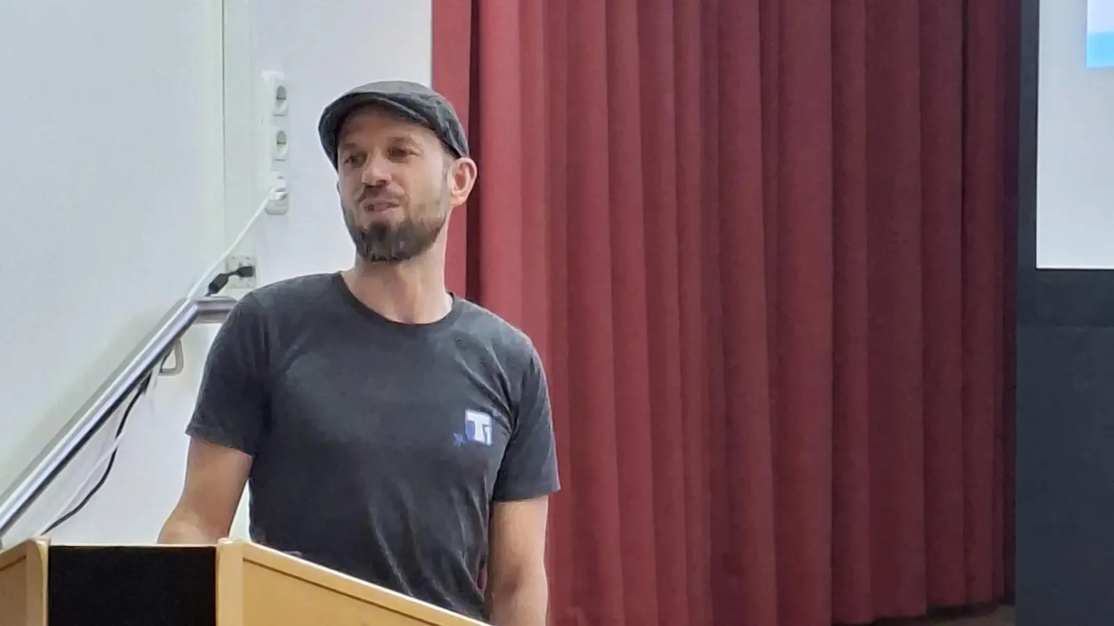 Der Medienpädagoge Philipp Reich referierte über Vorzüge, aber auch Gefahren beim Surfen im Internet. (Bild: Christiane Böhm)