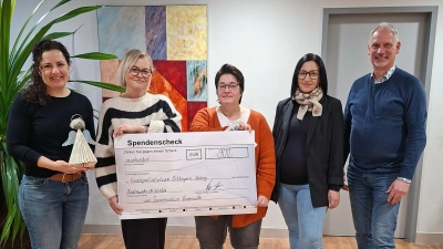 Das Tourismusbüro Bodenwöhr spendet 900 Euro an das Kinderpalliativteam (Bild: Verena Uschold)