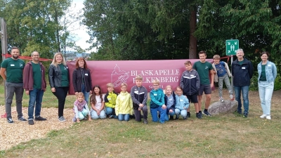 Die begeisterten Teilnehmer beim Ferienprogramm „Musik querbeet” der Blaskapelle Falkenberg. (Bild: Victoria Gruber)