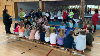 Grenzüberschreitende Advents- und Weihnachtsfeier der AG Tschechisch. (Bild: Lenka Uschold)