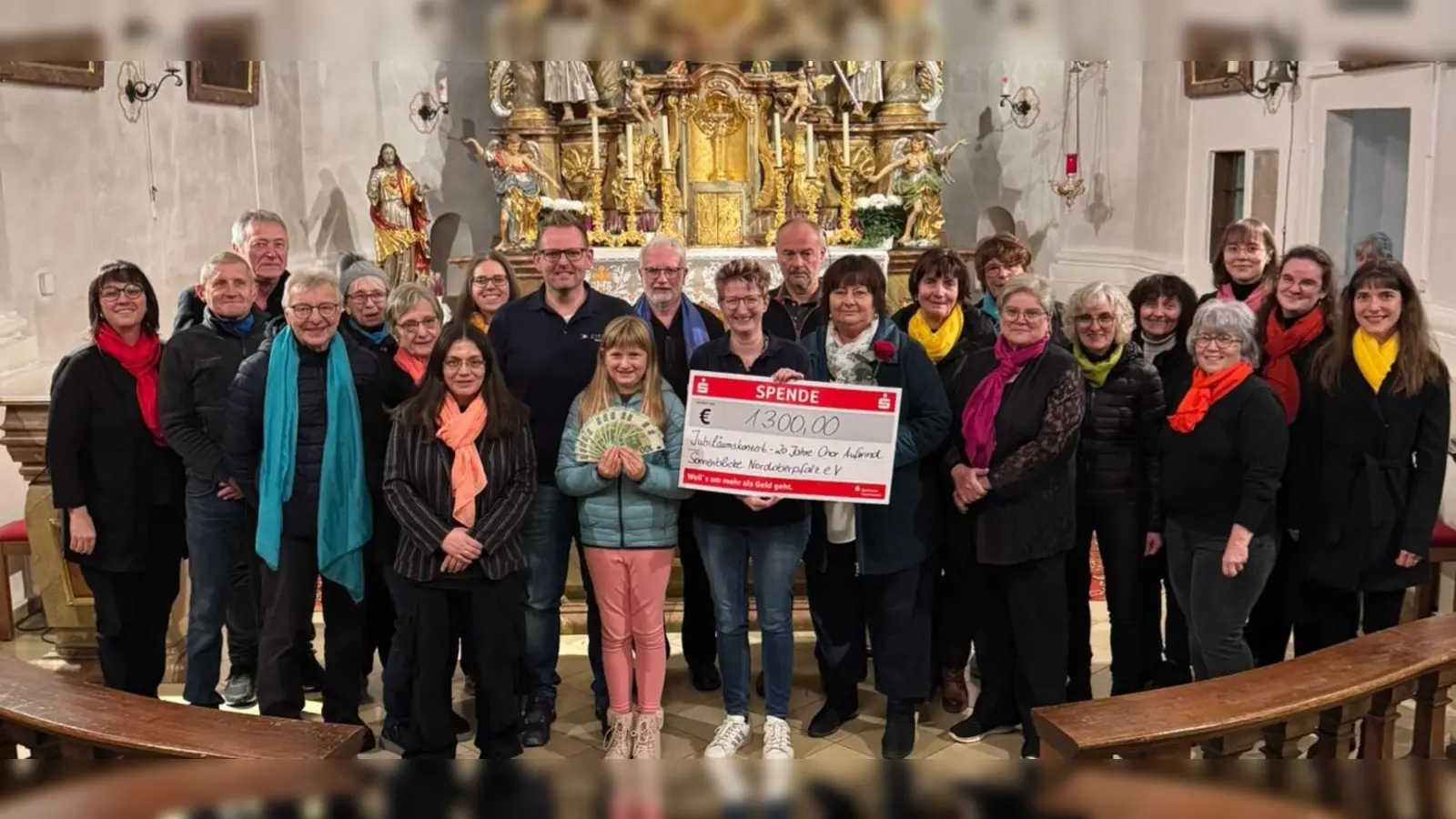 Die Verantwortlichen des Vereins „Sonnenblicke Nordoberpfalz e.V.” freuten sich über die Spende von 1.300 Euro von der Chorgruppe „Aufwind”. (Bild: Josef Söllner)