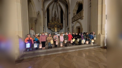 Die Vorschulkinder sangen gemeinsam das Lied „Tragt in die Welt nun ein Licht”. (Bild: Beate Schuch)