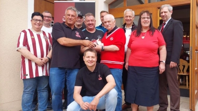 Hilfsfonds „Clubberer helfen Clubberern “ freut sich über überraschende Spende aus Vilseck  (Bild: Jutta Kraus )