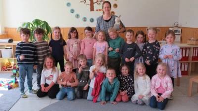 Die Vorschulkinder des Kinderhauses „Unsere kleine Welt” in Bärnau lernen erste Grundlagen der tschechischen Sprache kennen. (Bild: Jasmin Häckl)