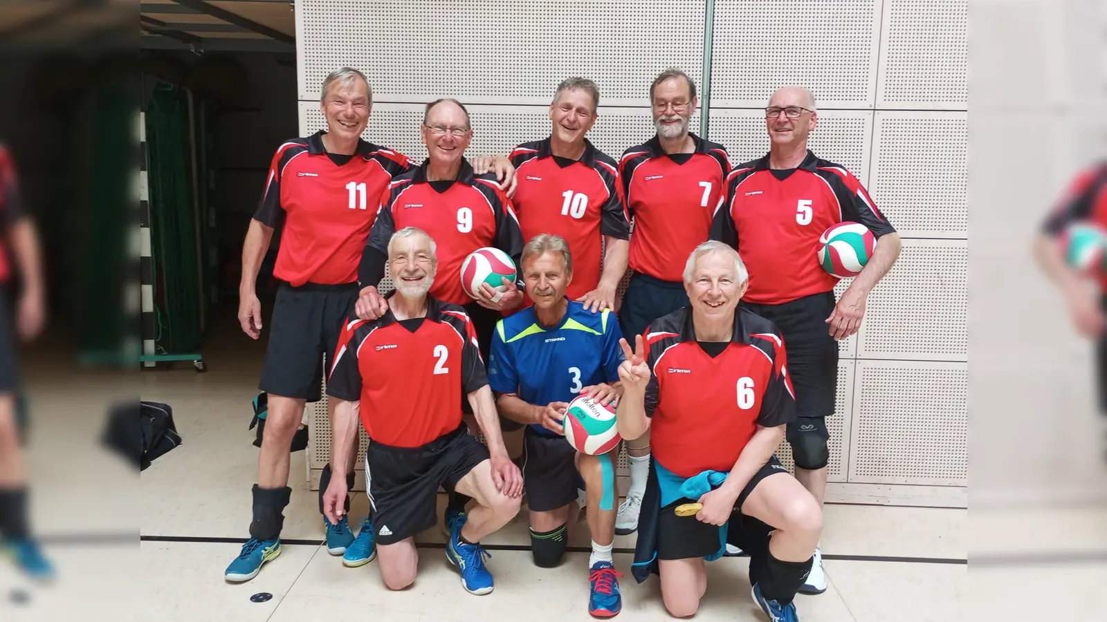Mit dem 8.Platz der Altersklasse M 64+ kehrte das Team vom VCDJK Amberg aus Dresden zurück. Im Bild auch Peter Kramer (Bildmitte vorne), der Teamkapitän der Amberger. (Bild: Werner Schmitt)