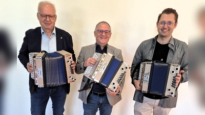 Die neuen Steirischen werden ausprobiert. v.l.n.r.: Dr. Franz Wach, Dr. Elmar Baumer, Thorsten Willecke  (Bild: Corinna Maaß)
