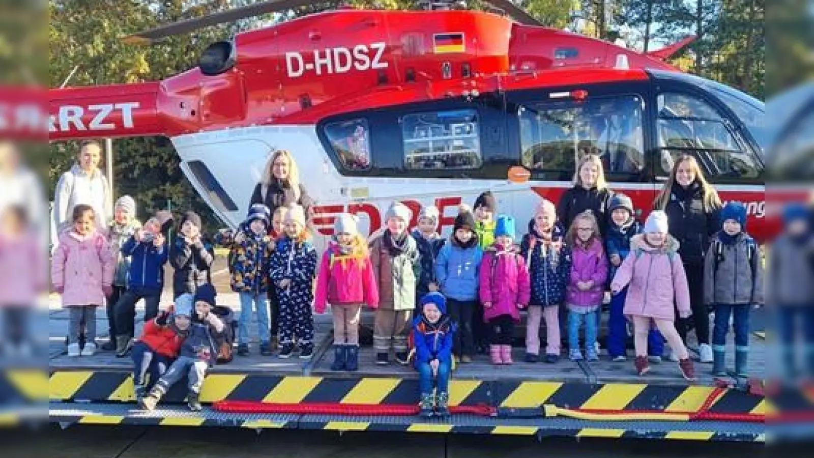 Rothenstädter Vorschulkinder begeistern sich für Rettungshubschrauber. (Bild: Lea Bauer und Alina Meisl)