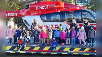 Rothenstädter Vorschulkinder begeistern sich für Rettungshubschrauber. (Bild: Lea Bauer und Alina Meisl)