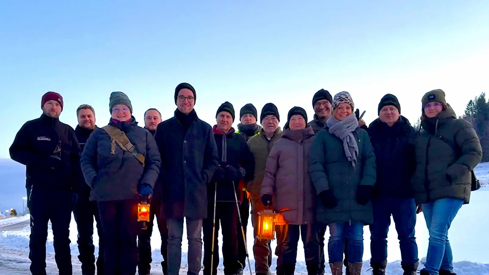 Mit einer Winterwanderung eröffnete der Schützenverein Frauenreuth das „Stärk antrinken“ 2026. 34 Teilnehmer konnte Vorsitzender Wolfgang Schlicht (Zweiter von rechts) in diesem Jahr dazu begrüßen.  (Bild: Elena Schraml)