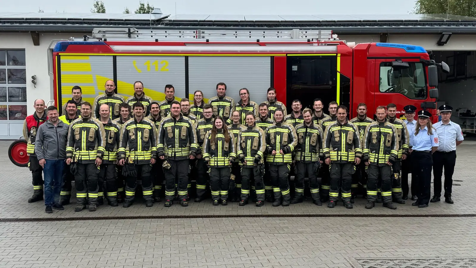 Die erfolgreichen Teilnehmer bei der Leistungsprüfung Technische Hilfeleistung. (Bild: Paul Greifzu)
