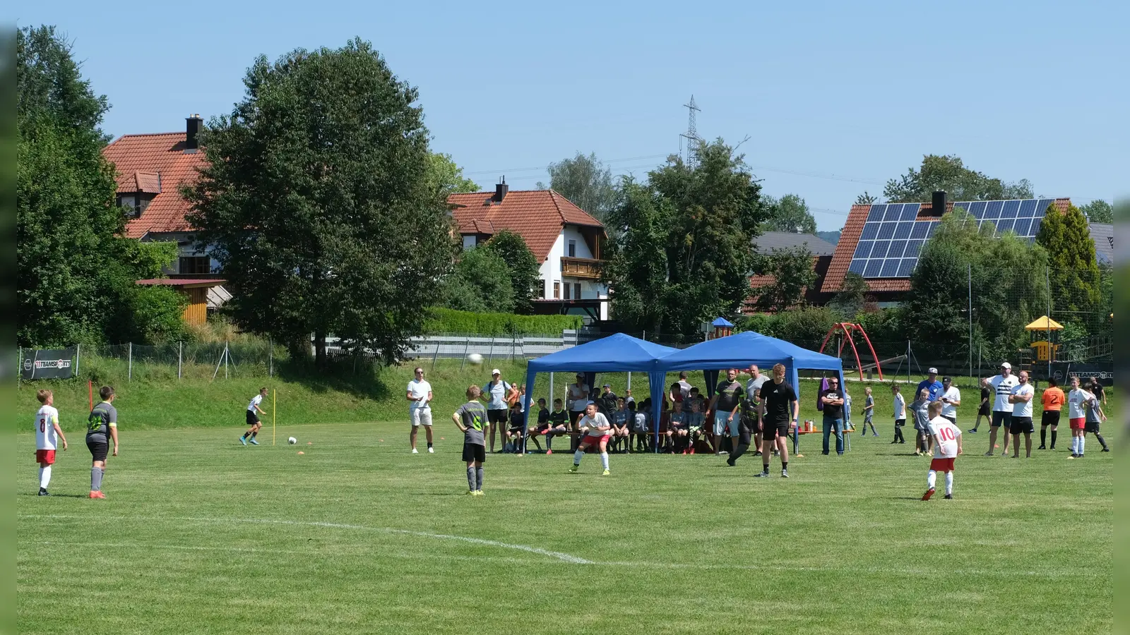 Archivbild: Auch im letzten Jahr war reges Treiben am Sportgelände in Altenstadt. (Bild: Renate Hilburger)